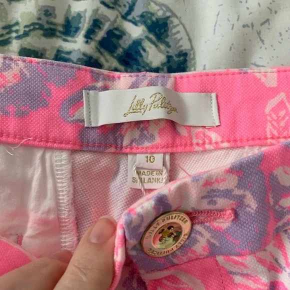 NWT Lilly Pulitzer Buttercup Stretch Shorts size 10 - Picture 2 of 3